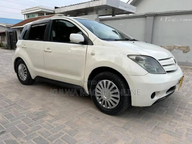 Toyota IST 2004 White
