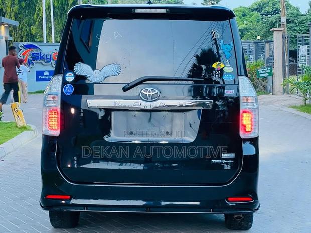 Toyota Noah 2.0 143hp FWD (7 Seater) 2008 Black