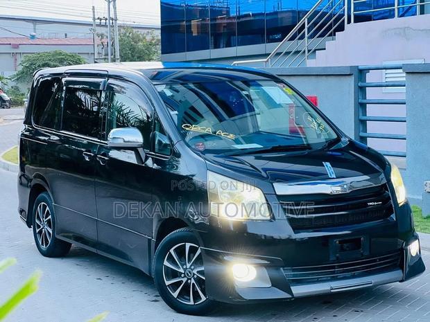 Toyota Noah 2.0 143hp FWD (7 Seater) 2008 Black