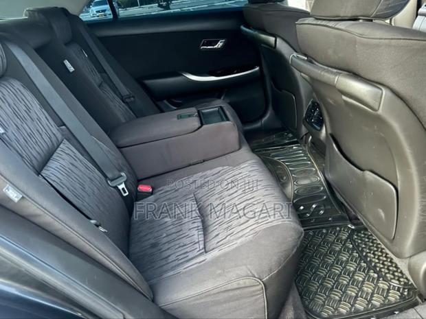 Toyota Crown 2011 Black