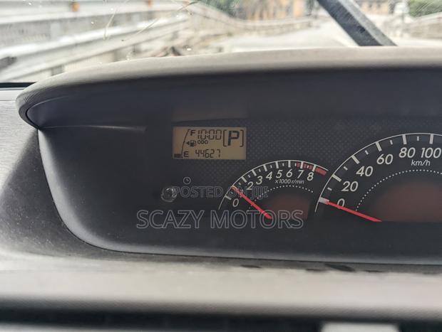 Toyota Passo Sette 2009