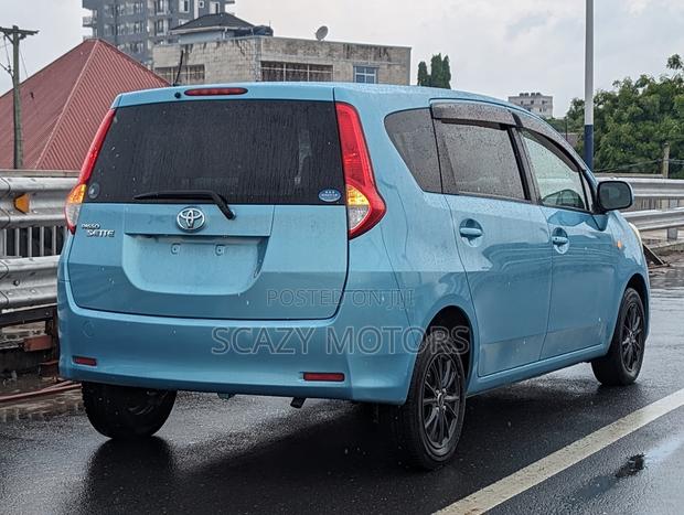 Toyota Passo Sette 2009