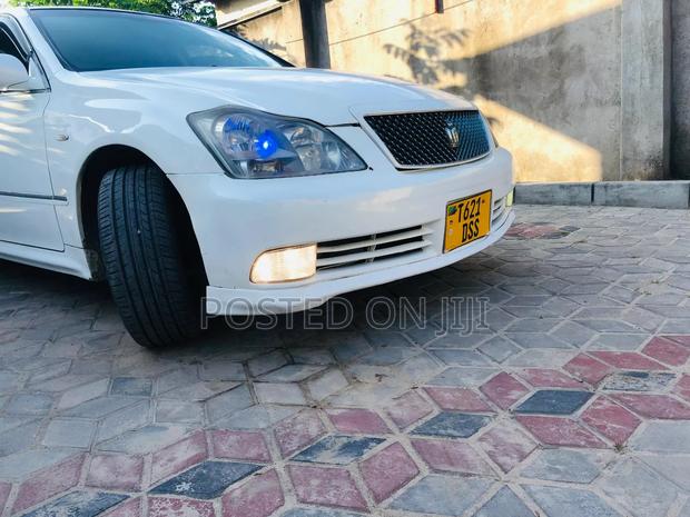 Toyota Crown Royale 2005 White