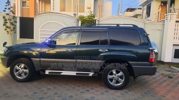 Toyota Land Cruiser 2005 Black