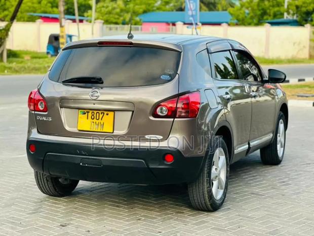 Nissan Dualis 2011 Gold