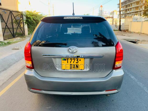 Toyota Wish 2004 Silver