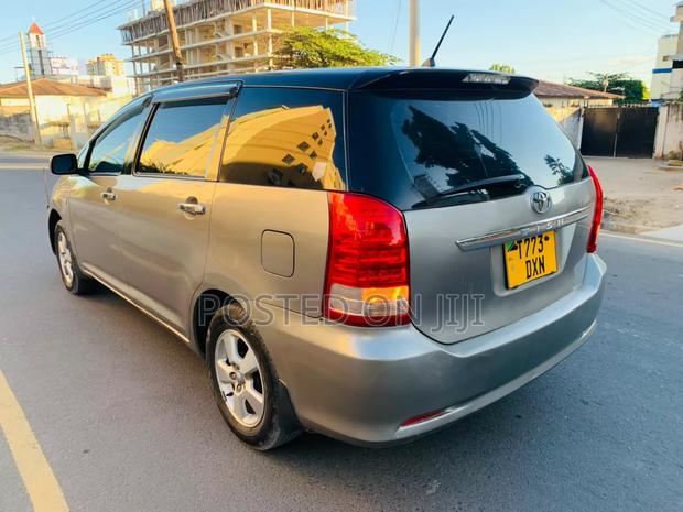 Toyota Wish 2004 Silver