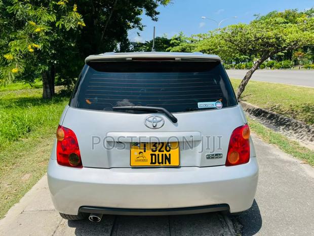 Toyota IST 2003 Silver