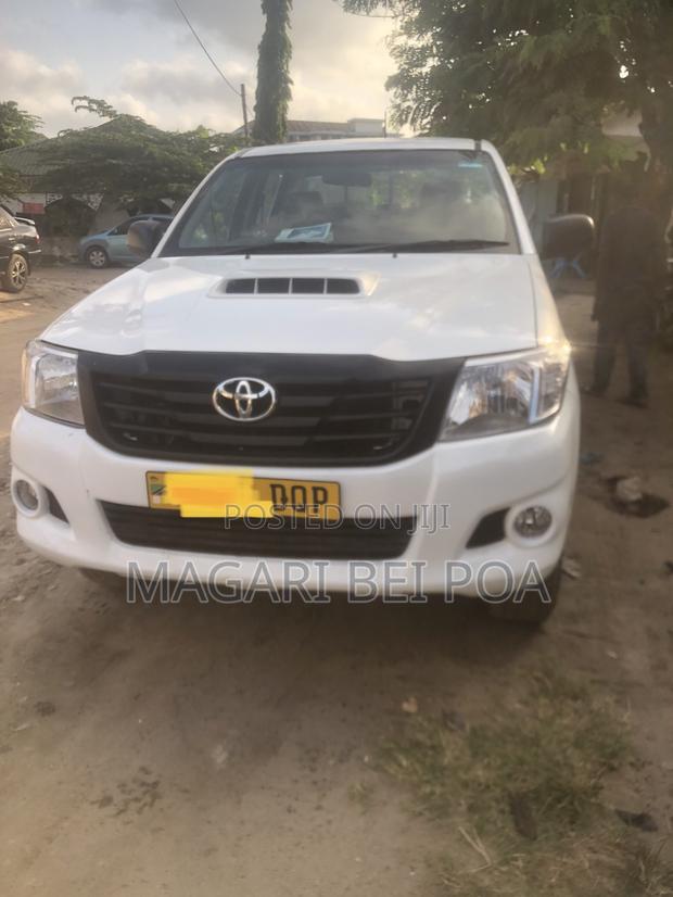 Toyota Hilux 2013 White