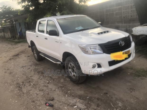 Toyota Hilux 2013 White
