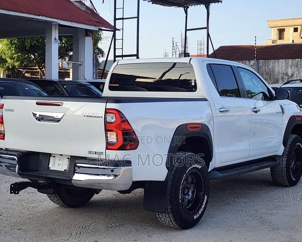 Toyota Hilux 2020 White