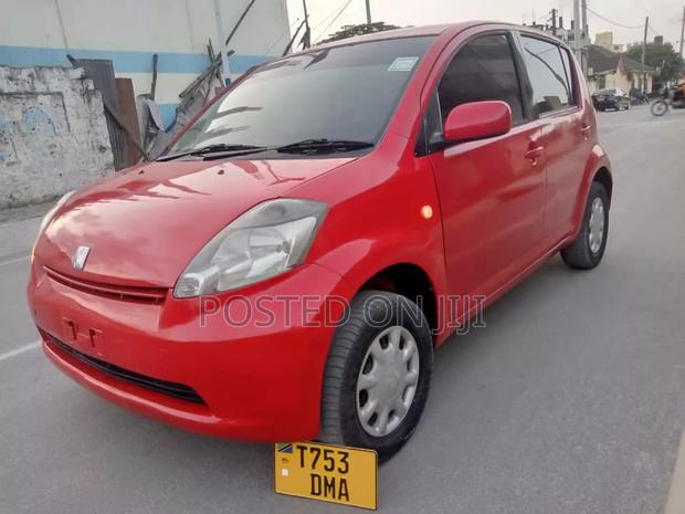Toyota Passo 2005 Red
