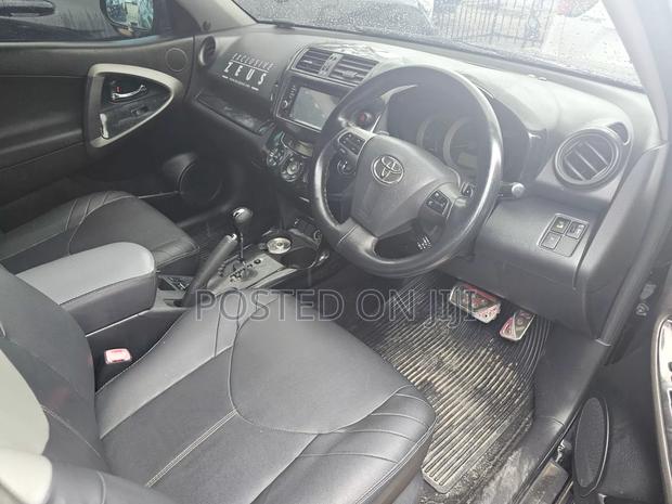 Toyota Vanguard 2010 Black