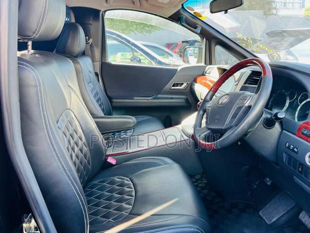 Toyota Vellfire 2010 Black