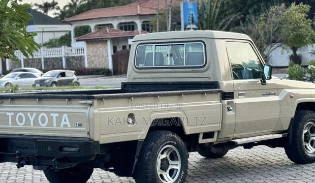 Toyota Land Cruiser 2013 Beige