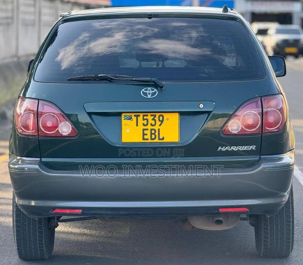Toyota Harrier 2001 Green