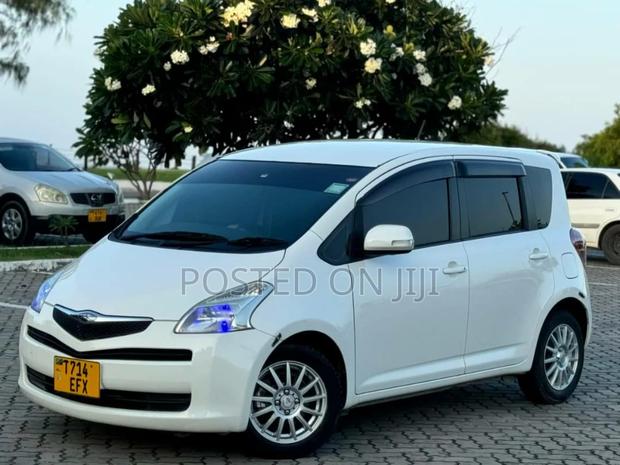 Toyota Ractis 2006 White