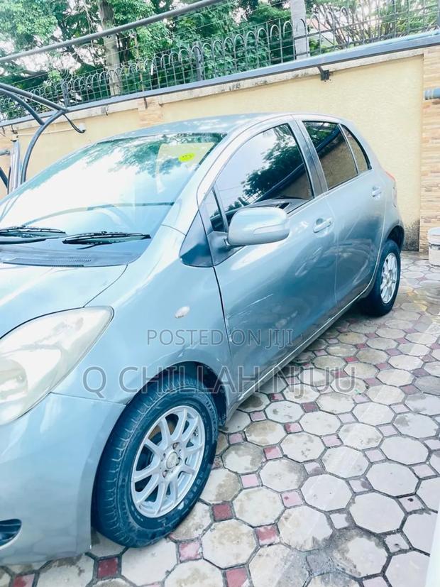 Toyota Vitz 2003 Silver