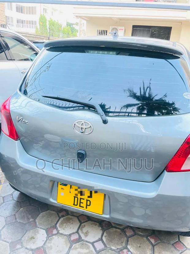 Toyota Vitz 2003 Silver
