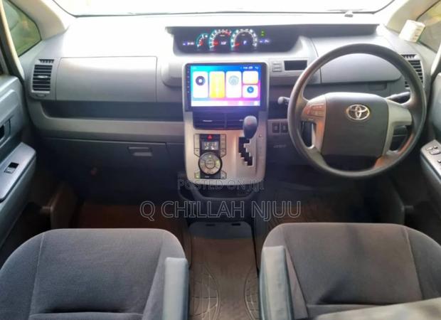 Toyota Noah 2009 Silver