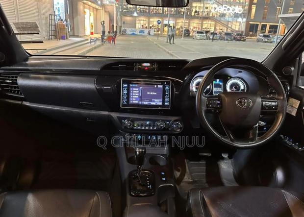 Toyota Hilux 2020 Blue