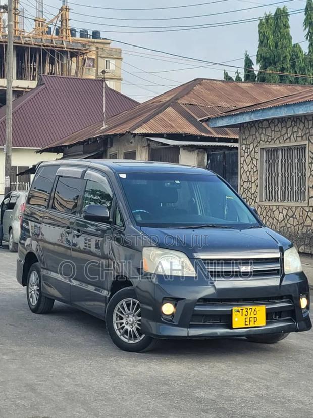 Toyota Noah 2005 Black