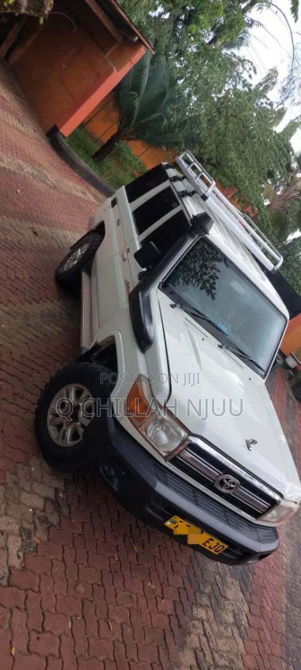 Toyota Land Cruiser 2010 White
