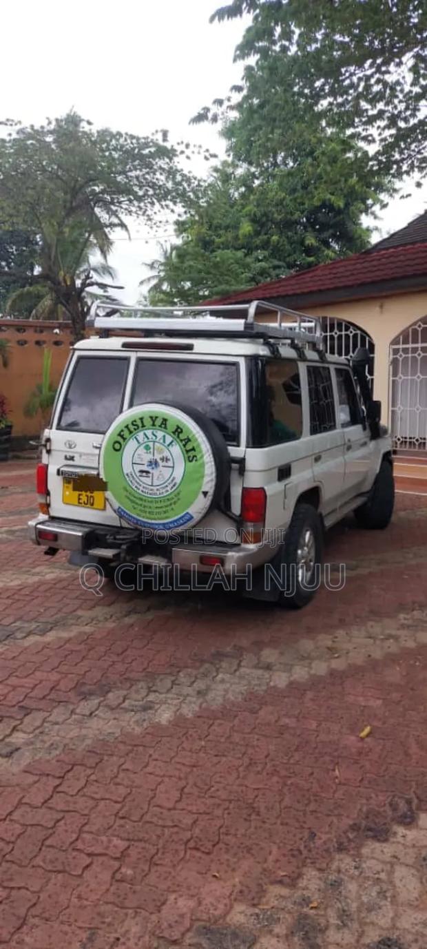 Toyota Land Cruiser 2010 White