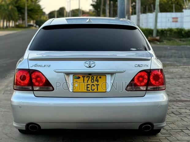 Toyota Crown 2006 White