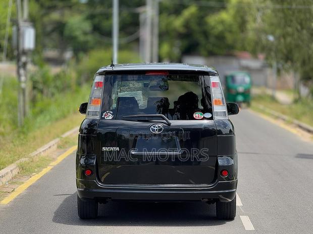 Toyota Sienta 1.5 FWD 2014 Black