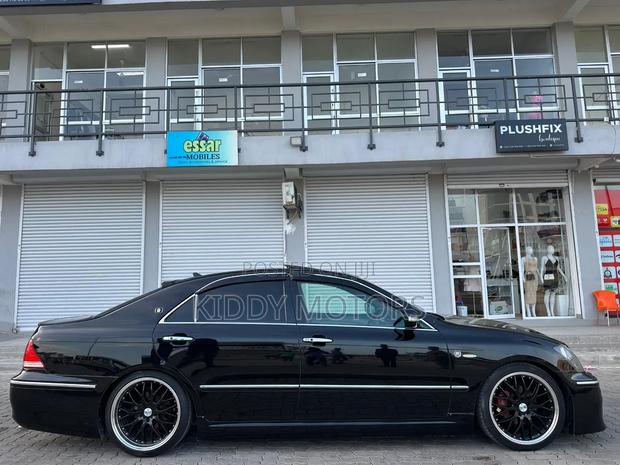 Toyota Crown Royale 2005 Black