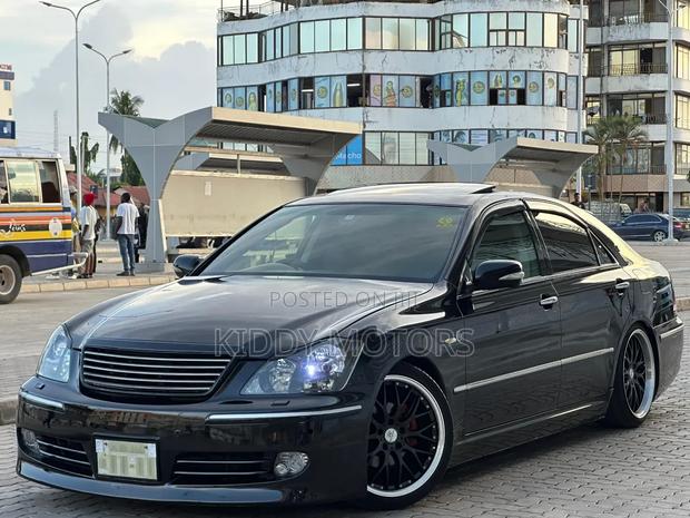 Toyota Crown Royale 2005 Black
