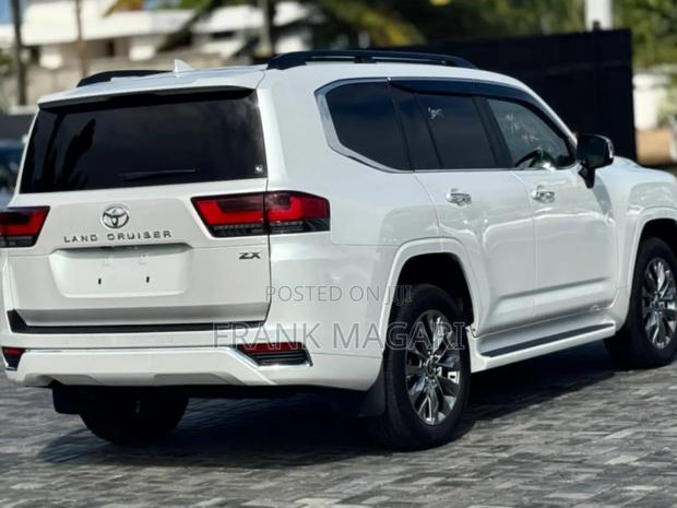 Toyota Land Cruiser 3.3 Diesel 4WD 2022 White