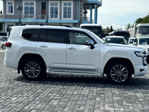 Toyota Land Cruiser 3.3 Diesel 4WD 2022 White