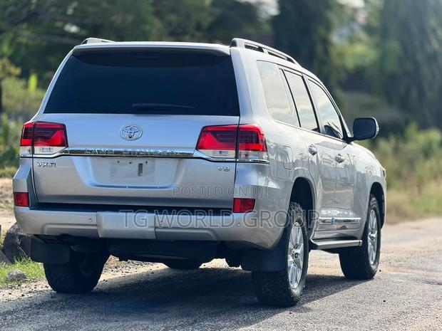 Toyota Land Cruiser 2017 Silver