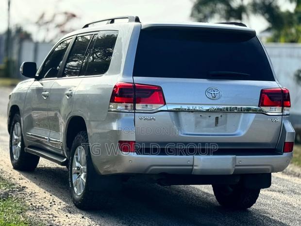 Toyota Land Cruiser 2017 Silver