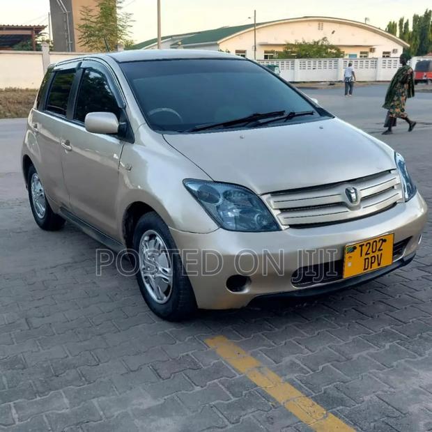 Toyota IST 2004 Gold