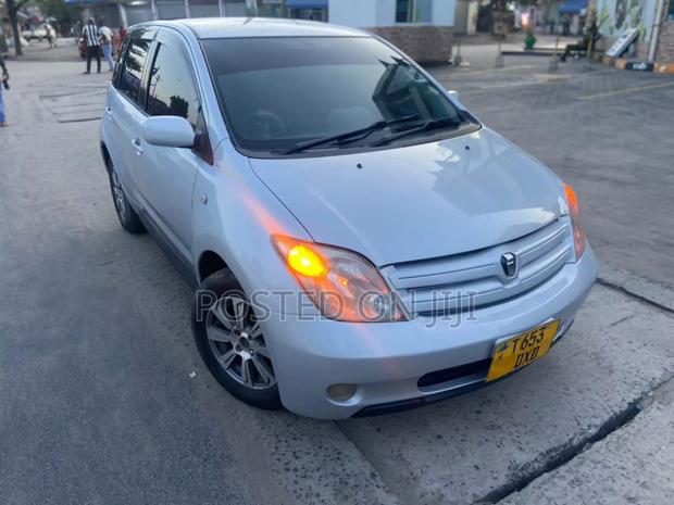 Toyota IST 2005 Silver