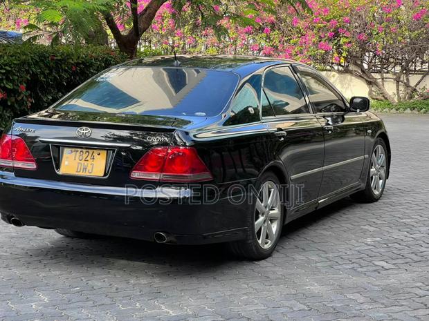 Toyota Crown 2006 Black