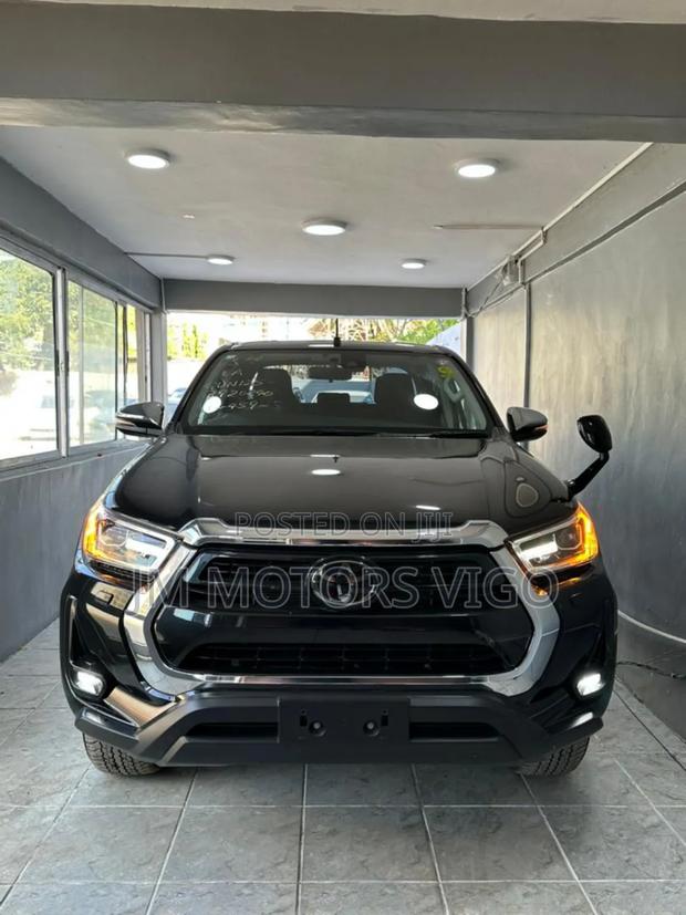 Toyota Hilux 2021 Black