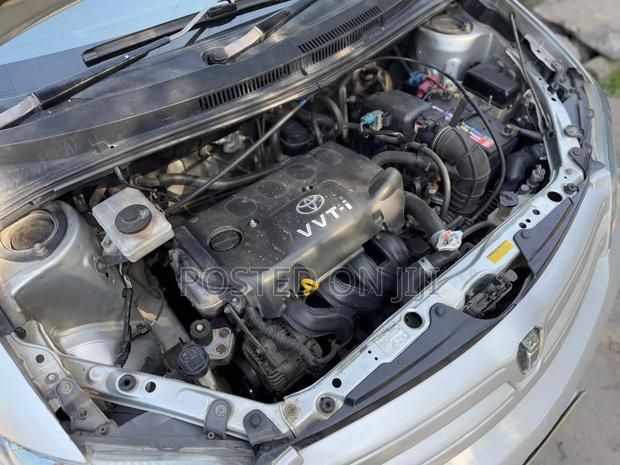 Toyota IST 2004 Silver