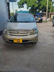 Toyota IST 2004 Gold for sale