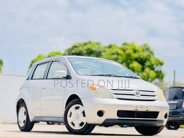 Toyota IST 2003 Silver