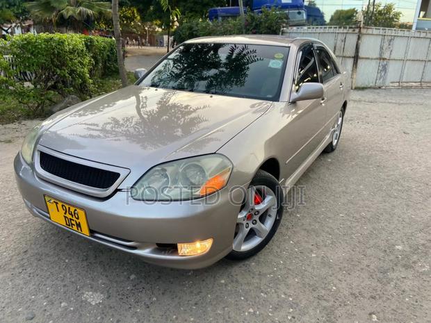Toyota Mark II 2004 Gold