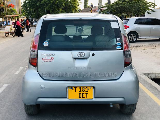 Toyota Passo 2004 Silver