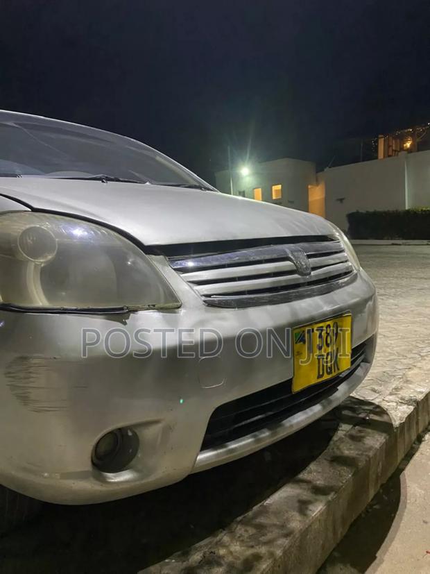 Toyota Raum 2003 Gold