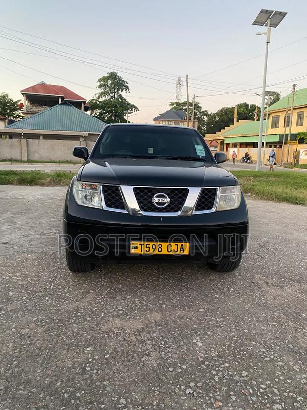 Nissan Pathfinder 2004 Black