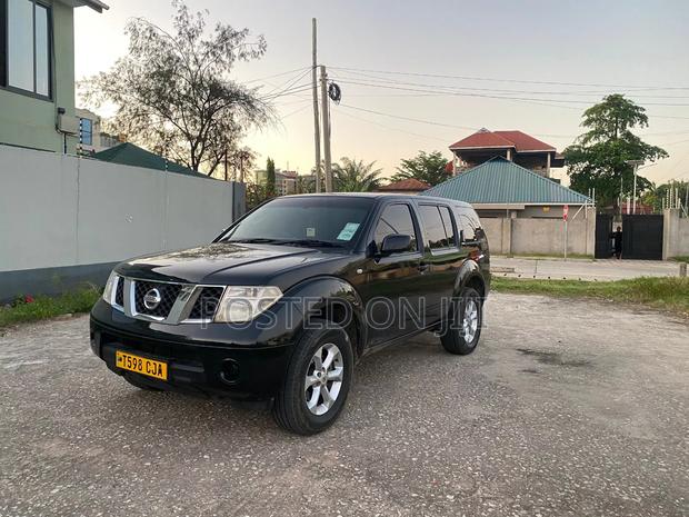 Nissan Pathfinder 2004 Black