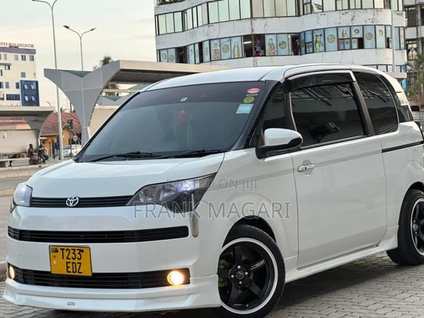 Toyota Spade 1.3 2012 White