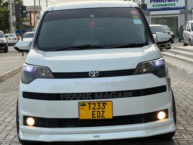 Toyota Spade 1.3 2012 White